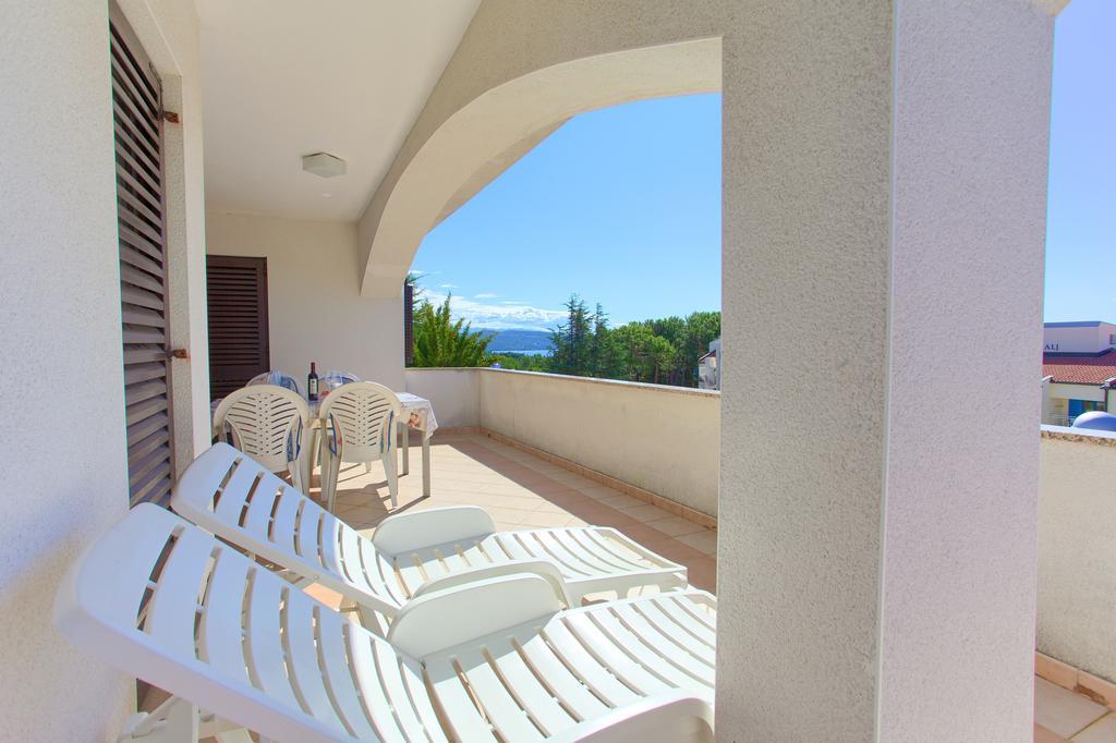 Apartments Vlatko Кърк Екстериор снимка