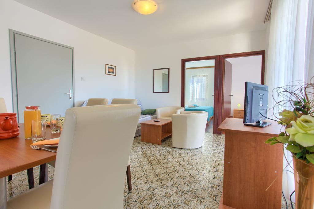 Apartments Vlatko Кърк Екстериор снимка