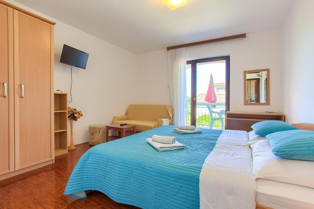 Apartments Vlatko Кърк Екстериор снимка