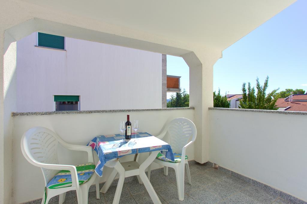 Apartments Vlatko Кърк Екстериор снимка