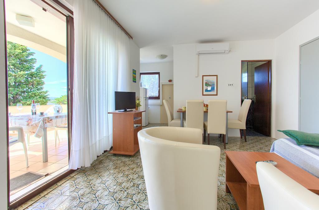 Apartments Vlatko Кърк Екстериор снимка