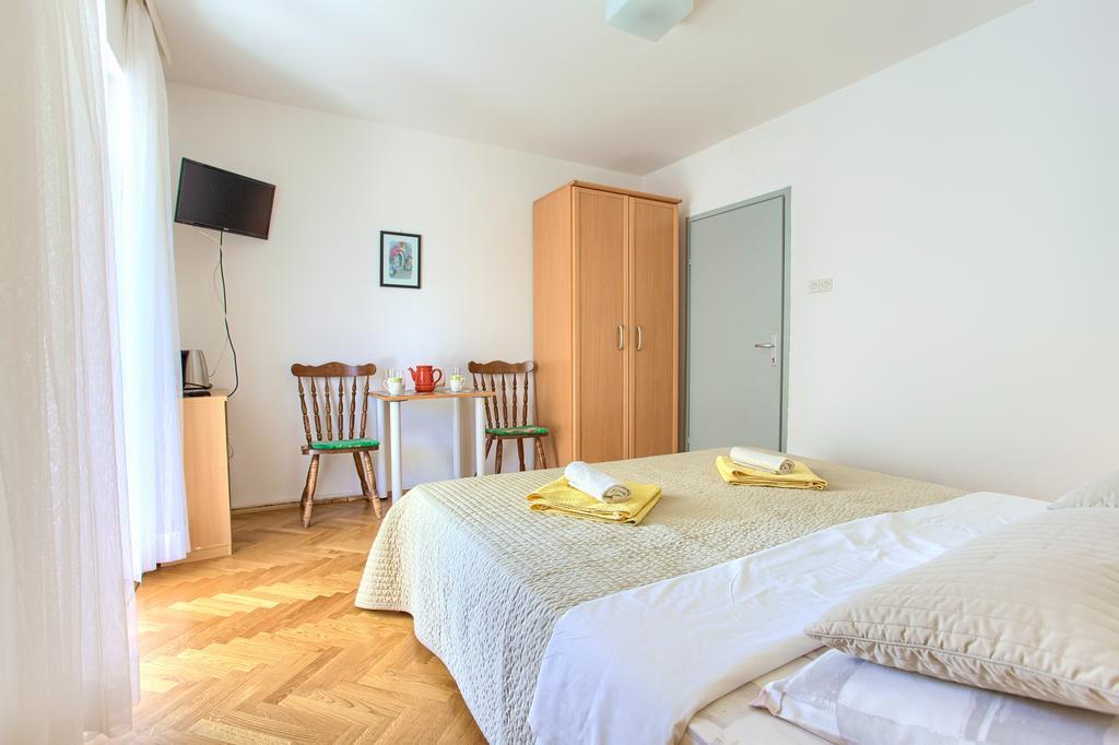 Apartments Vlatko Кърк Екстериор снимка