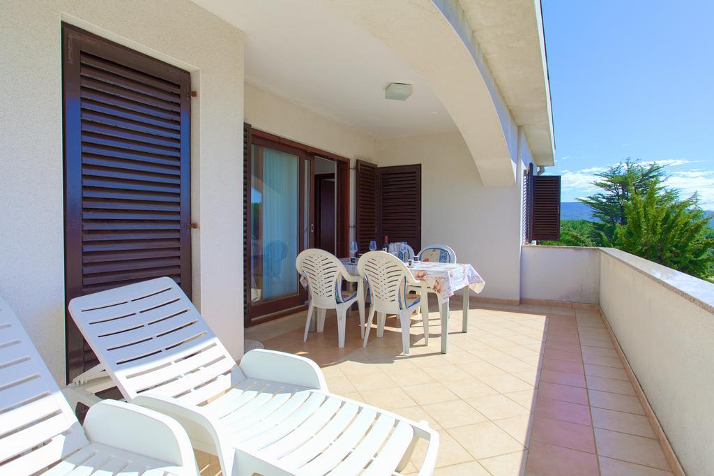 Apartments Vlatko Кърк Екстериор снимка