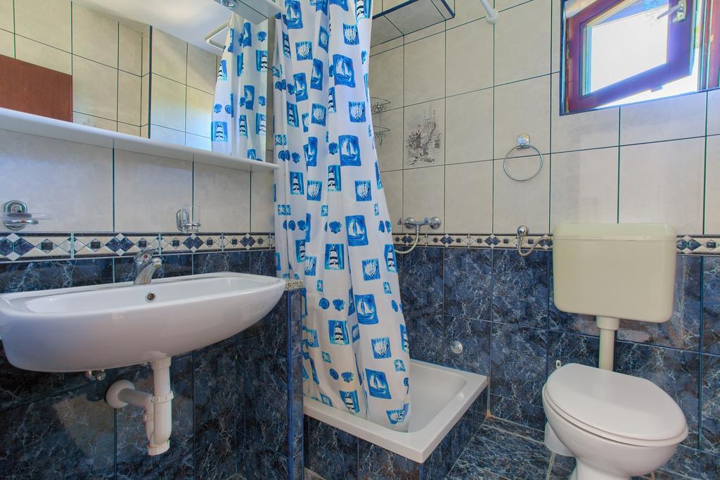 Apartments Vlatko Кърк Екстериор снимка