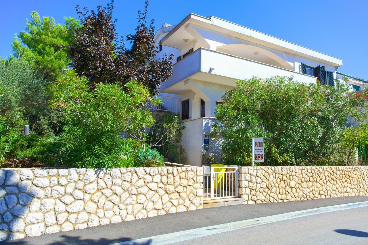 Apartments Vlatko Кърк Екстериор снимка